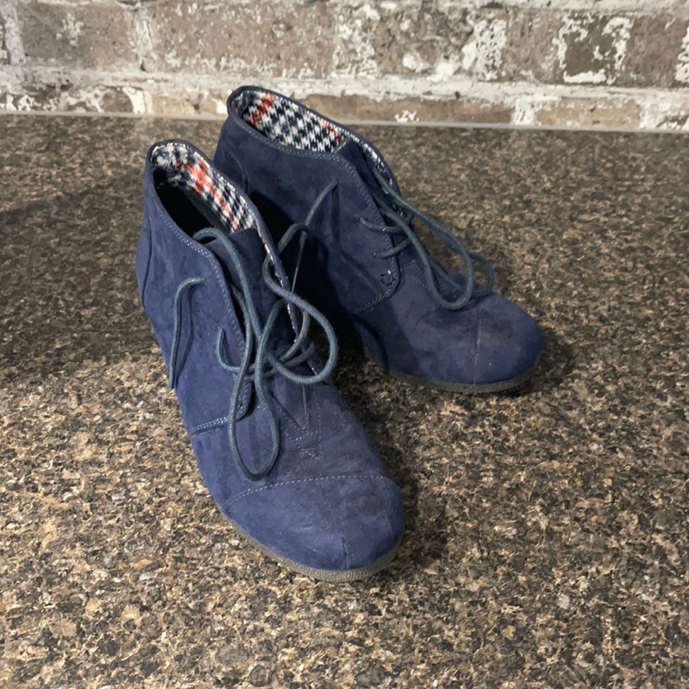 Navy Blue Booties Women’s 6 Medium
